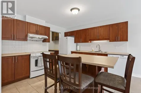 2043 Madrid Avenue Ottawa ON K2J 0K1