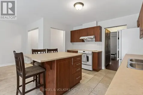2043 Madrid Avenue Ottawa ON K2J 0K1