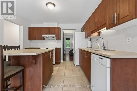 2043 Madrid Avenue Ottawa ON K2J 0K1
