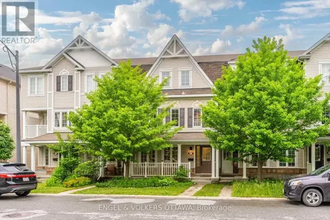 2043 Madrid Avenue Ottawa ON K2J 0K1