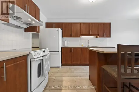 2043 Madrid Avenue Ottawa ON K2J 0K1