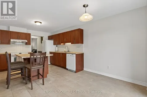 2043 Madrid Avenue Ottawa ON K2J 0K1