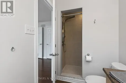2043 Madrid Avenue Ottawa ON K2J 0K1