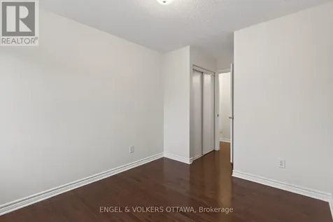 2043 Madrid Avenue Ottawa ON K2J 0K1