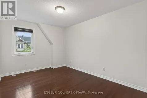 2043 Madrid Avenue Ottawa ON K2J 0K1