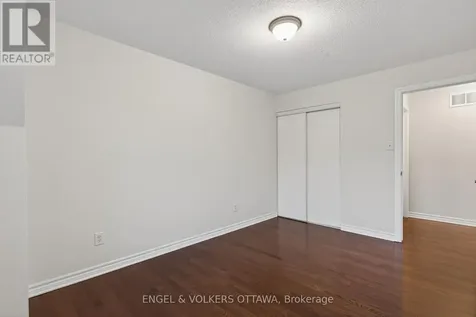 2043 Madrid Avenue Ottawa ON K2J 0K1