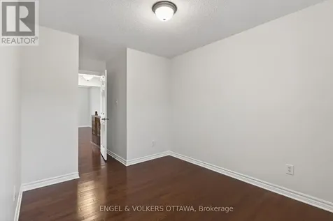 2043 Madrid Avenue Ottawa ON K2J 0K1