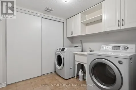 2043 Madrid Avenue Ottawa ON K2J 0K1