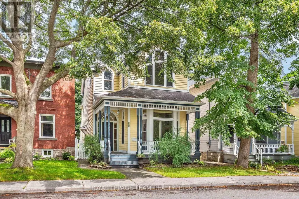 108 Stanley Avenue Ottawa ON K1M 1N9