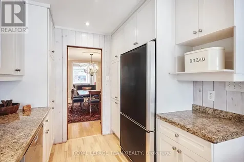 108 Stanley Avenue Ottawa ON K1M 1N9
