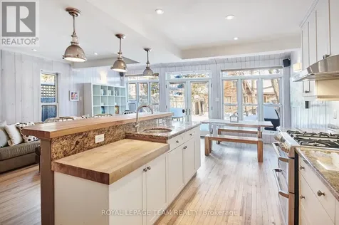 108 Stanley Avenue Ottawa ON K1M 1N9