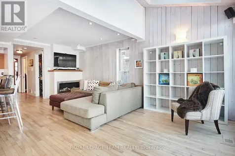 108 Stanley Avenue Ottawa ON K1M 1N9