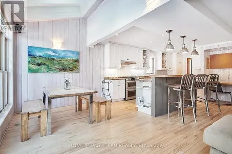 108 Stanley Avenue Ottawa ON K1M 1N9