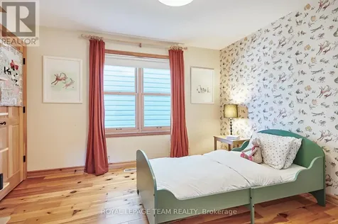 108 Stanley Avenue Ottawa ON K1M 1N9