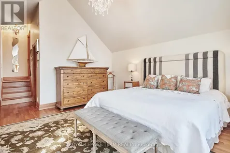 108 Stanley Avenue Ottawa ON K1M 1N9