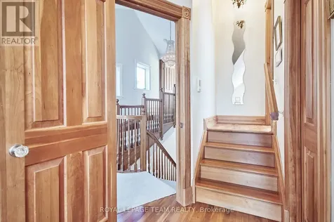 108 Stanley Avenue Ottawa ON K1M 1N9