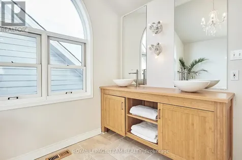 108 Stanley Avenue Ottawa ON K1M 1N9