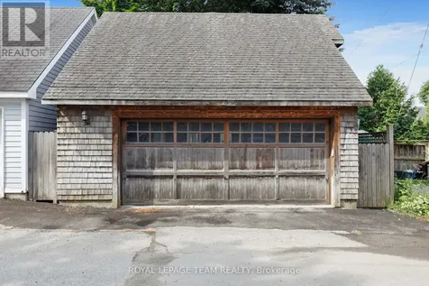 108 Stanley Avenue Ottawa ON K1M 1N9