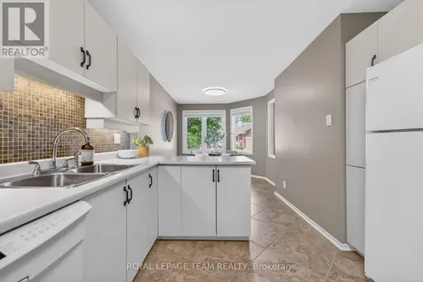 6 Grand Cedar Court Ottawa ON K2S 1C8