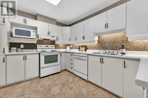 6 Grand Cedar Court Ottawa ON K2S 1C8
