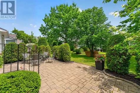 6 Grand Cedar Court Ottawa ON K2S 1C8