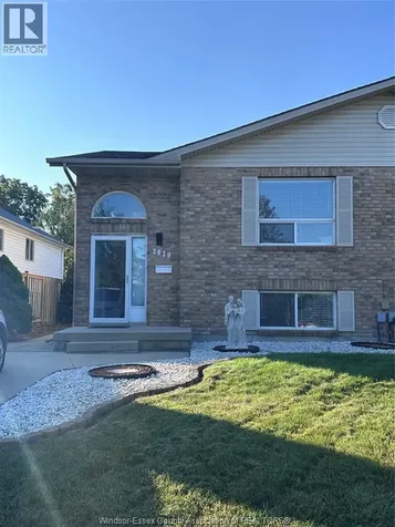 7929 Hawthorne Drive Windsor ON N8R 2J9