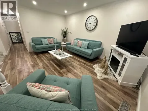 7929 Hawthorne Drive Windsor ON N8R 2J9