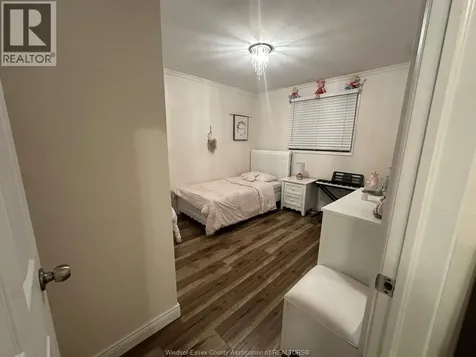 7929 Hawthorne Drive Windsor ON N8R 2J9