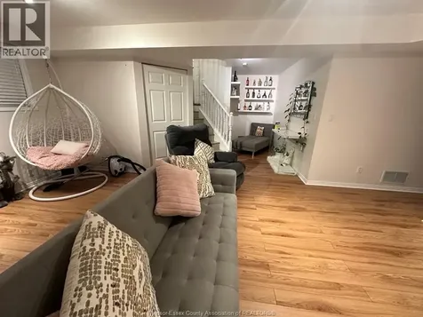 7929 Hawthorne Drive Windsor ON N8R 2J9