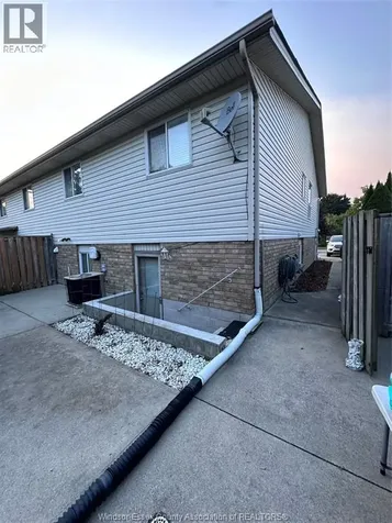 7929 Hawthorne Drive Windsor ON N8R 2J9
