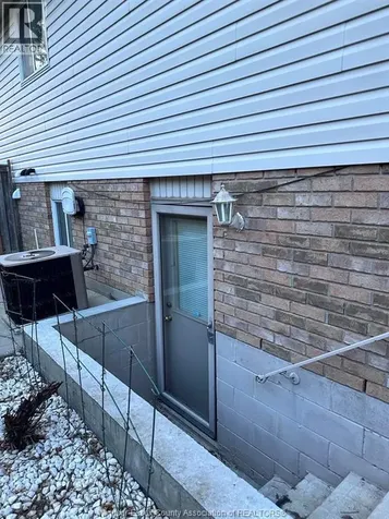 7929 Hawthorne Drive Windsor ON N8R 2J9