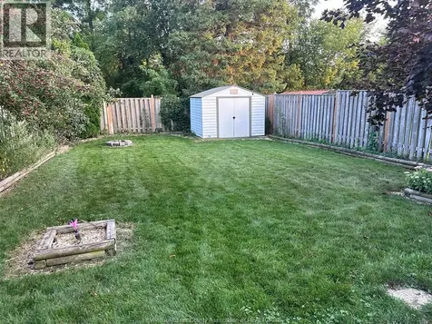 7929 Hawthorne Drive Windsor ON N8R 2J9