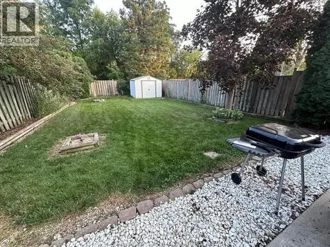 7929 Hawthorne Drive Windsor ON N8R 2J9