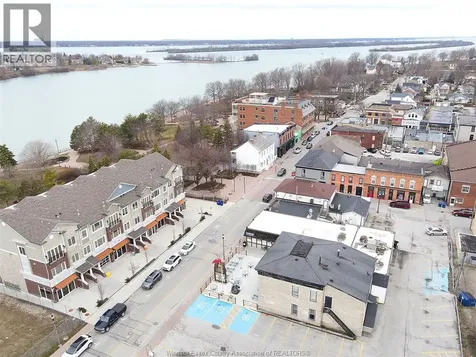 207 Brock Amherstburg ON N9V 2H3