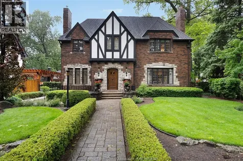 2032 Willistead Crescent Windsor ON N8Y 1K5