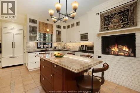 2032 Willistead Crescent Windsor ON N8Y 1K5