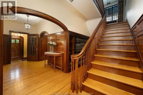 2032 Willistead Crescent Windsor ON N8Y 1K5