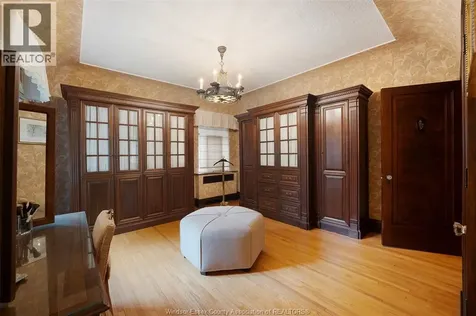 2032 Willistead Crescent Windsor ON N8Y 1K5