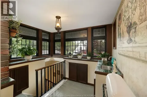 2032 Willistead Crescent Windsor ON N8Y 1K5