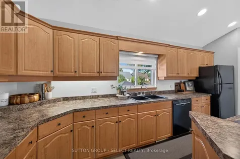 152 Elm Street St. Thomas ON N5R 1J3