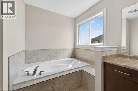 9 Winterberry Boulevard Thorold ON L2V 0J1