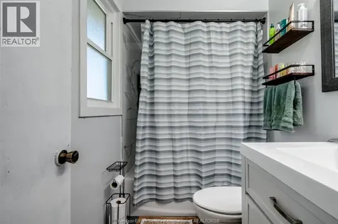 1353 George Avenue Windsor ON N8Y 2X8