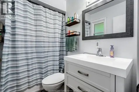 1353 George Avenue Windsor ON N8Y 2X8