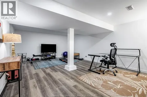 1353 George Avenue Windsor ON N8Y 2X8