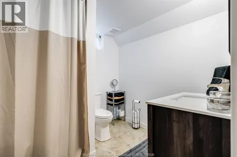 1353 George Avenue Windsor ON N8Y 2X8