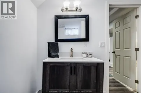 1353 George Avenue Windsor ON N8Y 2X8