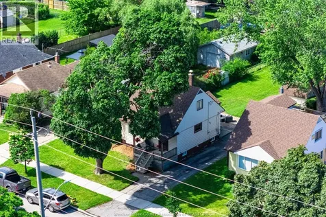 1353 George Avenue Windsor ON N8Y 2X8