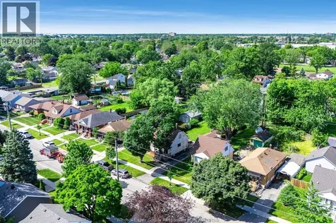 1353 George Avenue Windsor ON N8Y 2X8