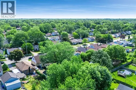 1353 George Avenue Windsor ON N8Y 2X8