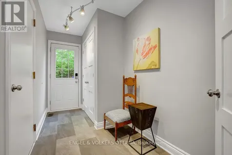 2032 Delmar Court Ottawa ON K1H 5R6